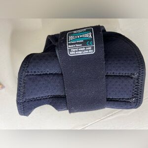 Hely & Weber Right Wrist Brace